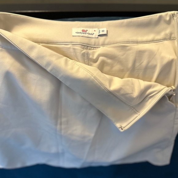 Vineyard Vines Performance Skort Brand New never worn Size 00 Stone - Picture 4 of 5